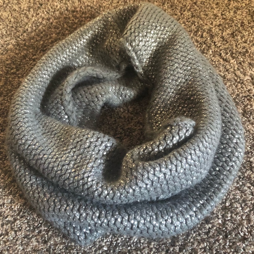 Reversible infinity scarf